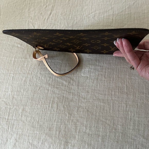 New authentic LV pochette - Picture 7 of 11